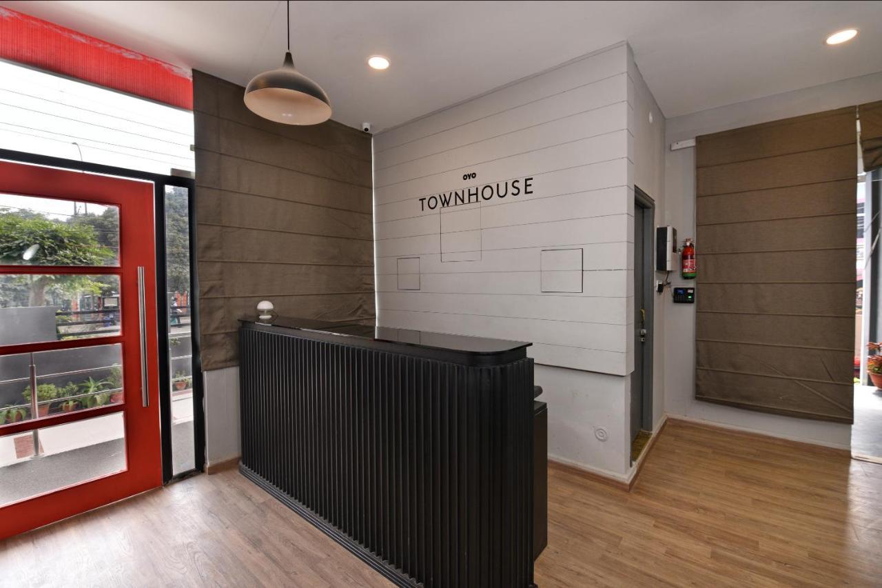 Townhouse Function Inn Near Chaudhary Charan Singh International Airport Λάκναου Εξωτερικό φωτογραφία