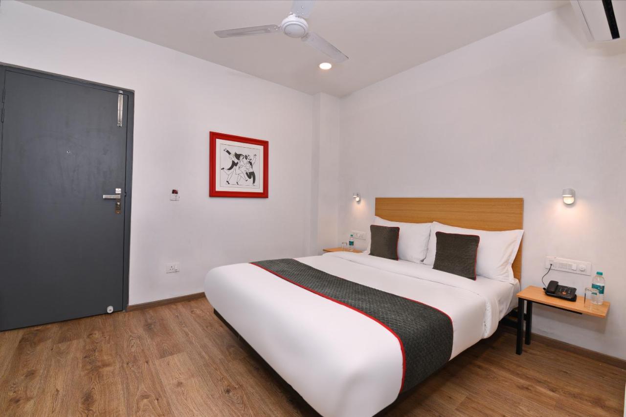 Townhouse Function Inn Near Chaudhary Charan Singh International Airport Λάκναου Εξωτερικό φωτογραφία