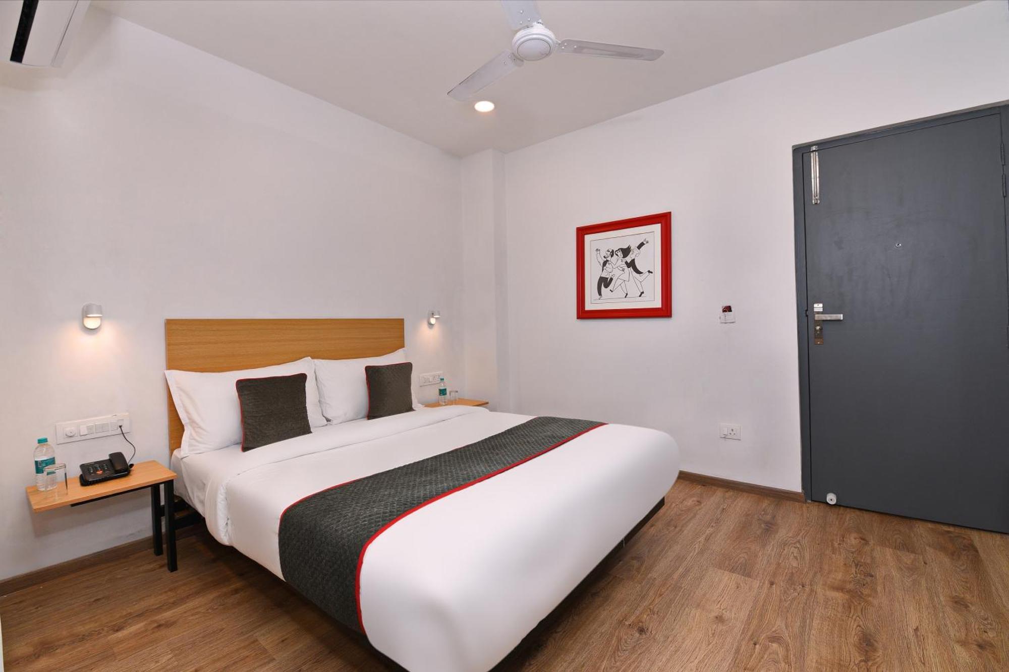 Townhouse Function Inn Near Chaudhary Charan Singh International Airport Λάκναου Εξωτερικό φωτογραφία