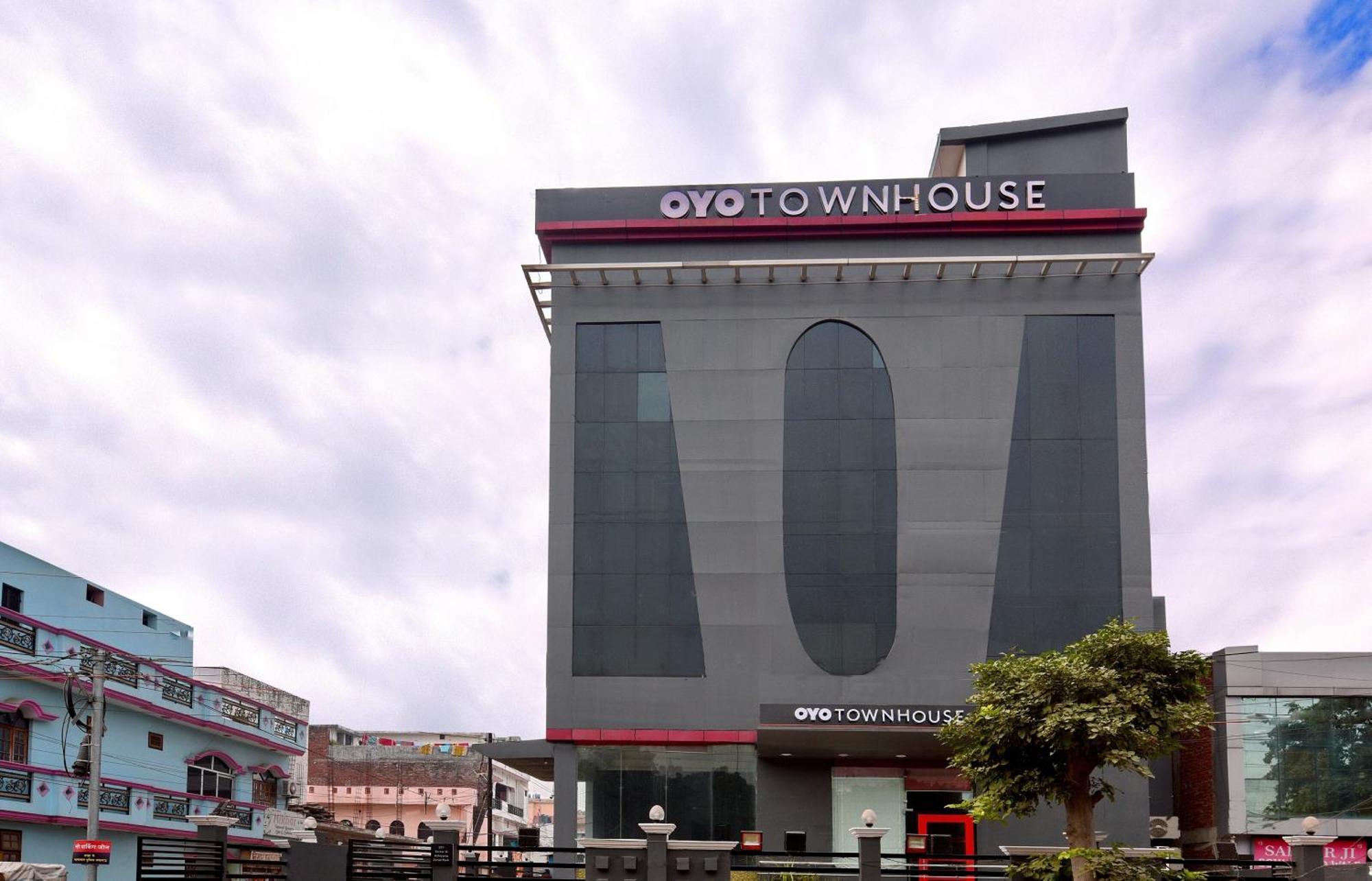 Townhouse Function Inn Near Chaudhary Charan Singh International Airport Λάκναου Εξωτερικό φωτογραφία