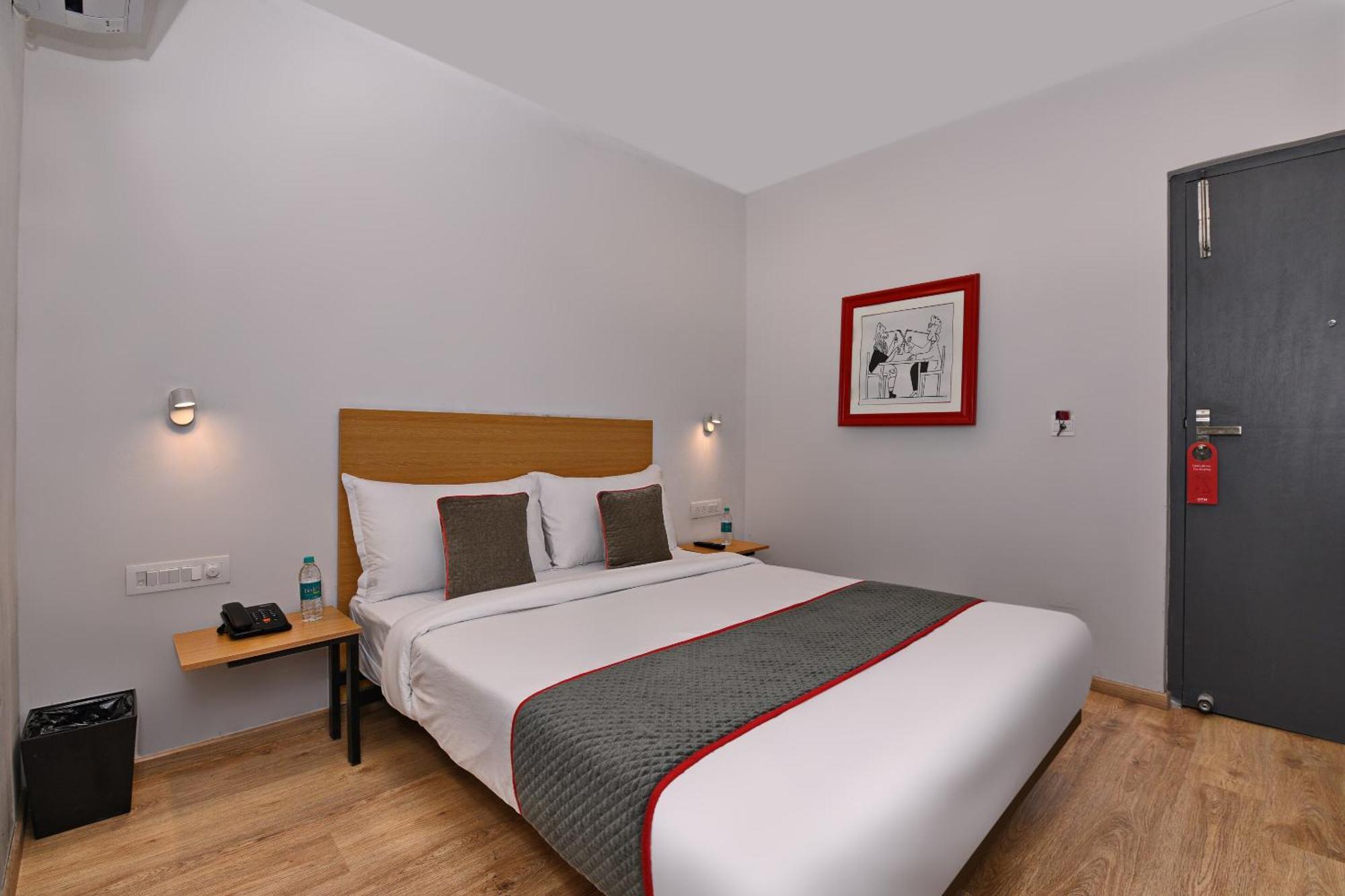Townhouse Function Inn Near Chaudhary Charan Singh International Airport Λάκναου Εξωτερικό φωτογραφία